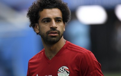 GG体育讨论-内马尔带儿子训练场玩耍